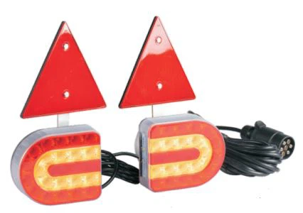 ceannlampa faoi stiúir trucail